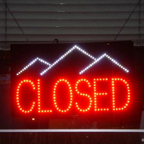 Criza a închis 30 de francize imobiliare. Eroare de strategie sau piaţă ostilă?