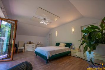 Casă - 9 camere de vanzare HUNEDOARA - Hunedoara anunturi imobiliare Hunedoara