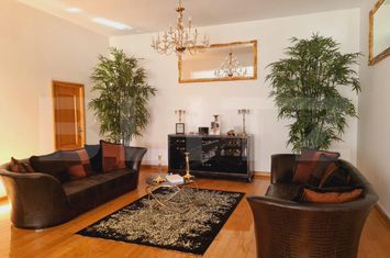 Vilă - 7 camere de vanzare TARGOVISTE - Dambovita anunturi imobiliare Dambovita