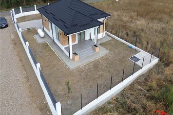 Casă - 4 camere de vanzare EXTERIOR NORD - Vrancea anunturi imobiliare Vrancea