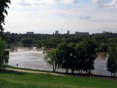 Fără construcţii în Parcul Tineretului!
