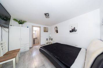 Garsonieră de vânzare–Centrul Istoric Brașov | Ideală regim hotelier anunturi imobiliare Brasov