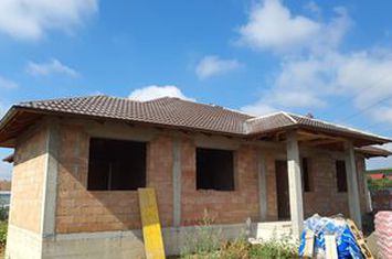 Casă la cheie  pe 1 nivel  4 cam. 2 bai ,650 mp. teren anunturi imobiliare Mures