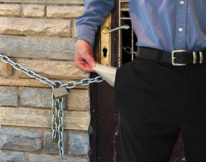 Datornici fără case - la noi, datornici cu chirie asigurată - în Ungaria