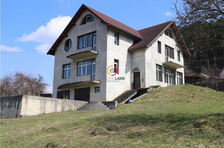 Casă - 8 camere de vanzare EXTERIOR EST - Brasov anunturi imobiliare Brasov