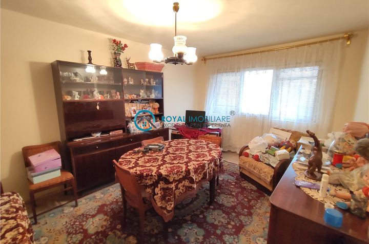 Apartament 3 camere de vanzare MIHAI BRAVU - Prahova anunturi imobiliare Prahova