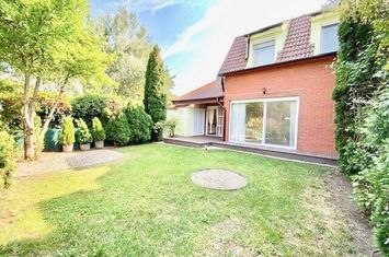 Villa 6 rooms, complex with a swimming pool, tennis court, Iancu Nicolae anunturi imobiliare Bucuresti