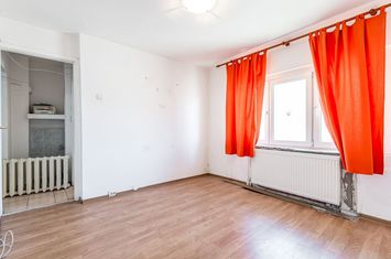 VANDUT! Apartament 2 camere, decomandat | Str Banul Maracine anunturi imobiliare Arad