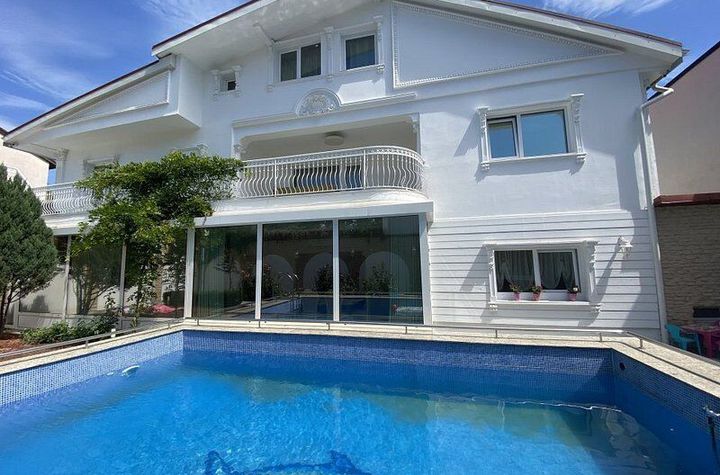 Vilă - 9 camere de vanzare DOMENII - Bucuresti anunturi imobiliare Bucuresti