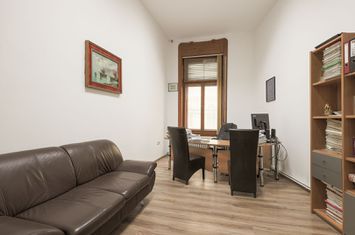 Apartament versatil in Palatul Kovacs - rezidential sau profesional. anunturi imobiliare Arad