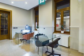 Post manichiură în salon Ultracentral anunturi imobiliare Arad