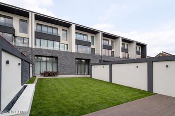 Iancu Nicolae - Vila high-end pe malul lacului, Gradina cu Ponton anunturi imobiliare Bucuresti