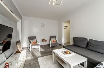 Apartament la etajul 3 cu 2 camere la cheie in zona Romanilor anunturi imobiliare Arad