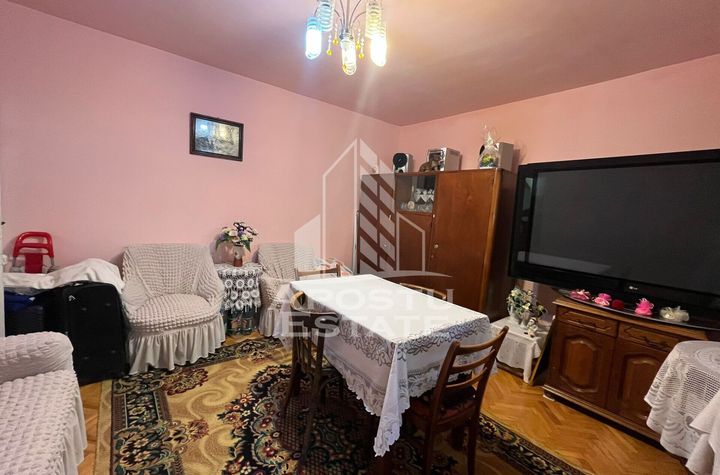 Apartament cu 3 camere, 2 bai, decomandat, parter inalt,zona Girocului anunturi imobiliare Timis