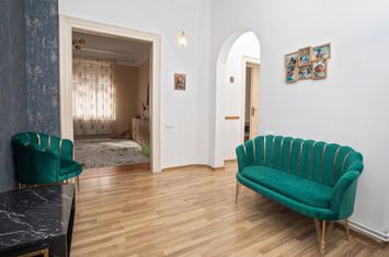 Vilă, singur în curte, central, Oradea 128 mp. 900  E/lună. Comision 0 anunturi imobiliare Bihor