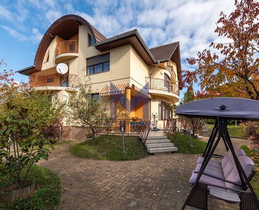 Vilă 10 cam Europa, 550 mp, P+1+M