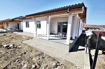 Casa 4 cam.2 băi,1 pivniță 1 dressing,500mp.teren,gard,pavaj anunturi imobiliare Mures