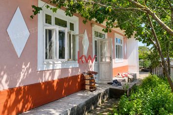 Casă - 4 camere de vanzare SAVENI - Botosani anunturi imobiliare Botosani