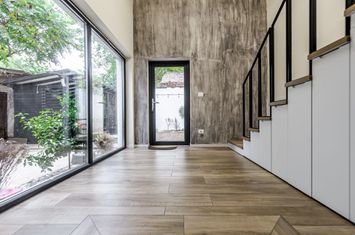 Apartament tip casa, cu gradina proprie, in zona centrala a Aradului anunturi imobiliare Arad