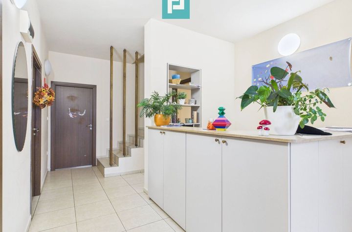 Casă  spațioasă cu 5 camere, Aradului anunturi imobiliare Timis