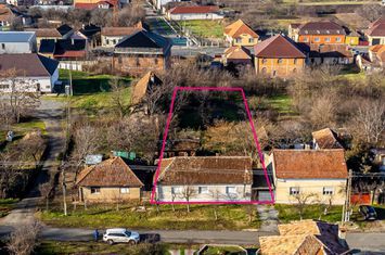 VÂNDUT! Casă cu teren generos de 1680mp pe dealul Șiriei! anunturi imobiliare Arad
