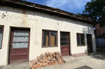 Casa renovabila/demolabila, singur in curte. 63 000 E. Comision 0. anunturi imobiliare Bihor