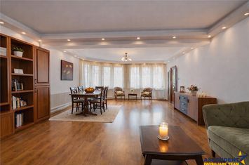 Vilă - 8 camere de vanzare TRACTORUL - Brasov anunturi imobiliare Brasov