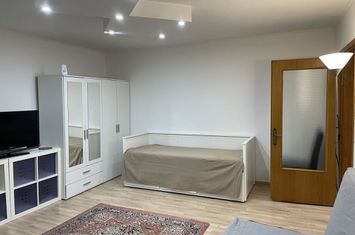 Matei Basarab - Traian garsoniera decomandata 40 mp utili 470 Euro anunturi imobiliare Bucuresti