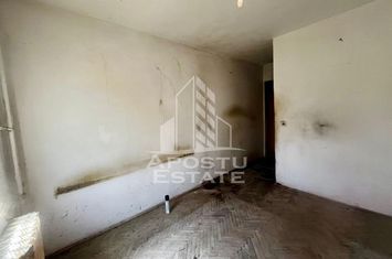 Garsoniera necesita renovare,etaj 1,zona Dacia anunturi imobiliare Timis
