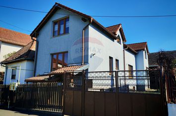 Casă spațioasă cu panoramă superbă+garsonieră separată, venit pasiv. anunturi imobiliare Sibiu