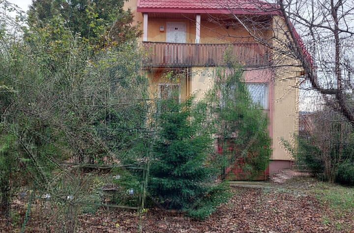 Casă / Vilă cu 4 camere de vânzare în zona Sud-Est anunturi imobiliare Iasi