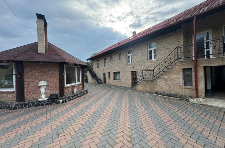 Vilă - 13 camere de vanzare SUCEVITA - Suceava anunturi imobiliare Suceava