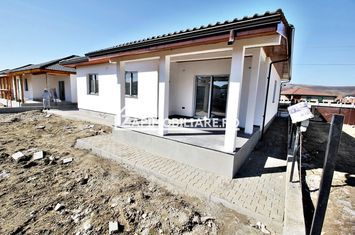 Casa 4 cam.2 băi,1 pivniță 1 dressing,500mp.teren,gard,pavaj anunturi imobiliare Mures