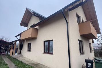 Vilă - 6 camere de vanzare RADAUTI - Suceava anunturi imobiliare Suceava