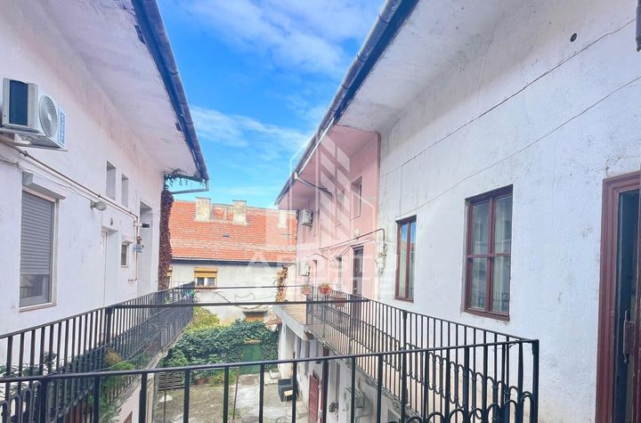 Apartament 3 camere, de renovat - Ultracentral, Teatru anunturi imobiliare Arad