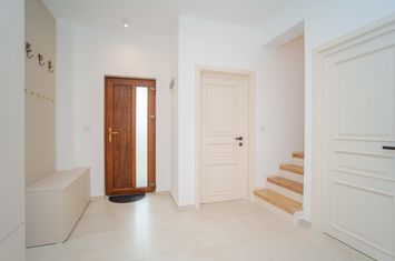 Vilă - 4 camere de inchiriat IASI - Iasi anunturi imobiliare Iasi