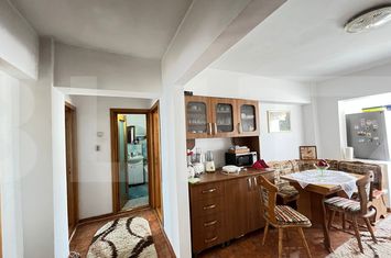 Apartament 3 camere de vanzare BOTOSANI - Botosani anunturi imobiliare Botosani