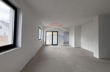 Casă / Vilă cu 4 camere de vânzare anunturi imobiliare Sibiu