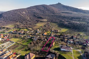 VÂNDUT! Casă cu teren generos de 1680mp pe dealul Șiriei! anunturi imobiliare Arad
