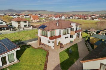 Vilă - 8 camere de vanzare CRISTIAN - Sibiu anunturi imobiliare Sibiu