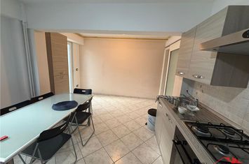 Apartament 4 camere de vanzare EST - Vrancea anunturi imobiliare Vrancea