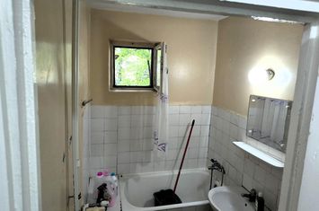 Vanzare Apartament 2 camere, Resita, etajul 1, liniște și acces facil anunturi imobiliare Bucuresti