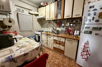 Apartament cu 3 camere, etajul 1, centrala proprie, zona Sagului anunturi imobiliare Timis