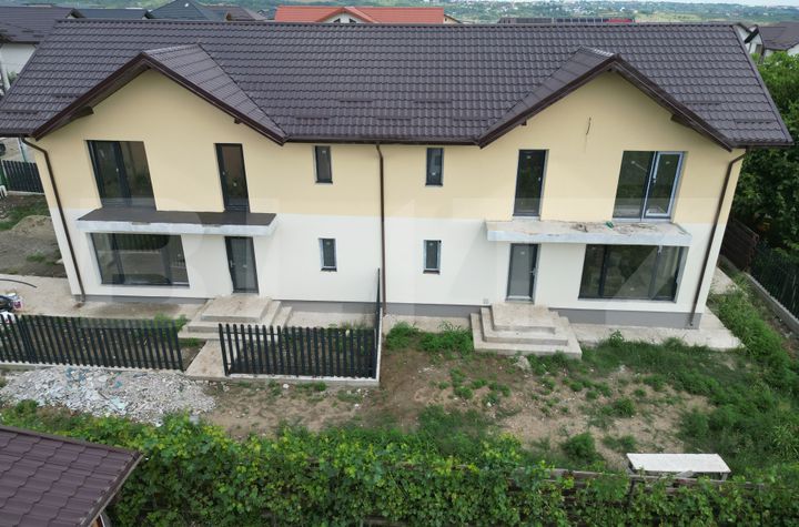 Vilă - 4 camere de vanzare VALEA LUPULUI - Iasi anunturi imobiliare Iasi