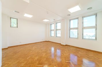 Birouri de închiriat in cladire simbol anunturi imobiliare Arad