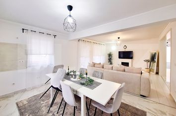 Casă - 4 camere de vanzare CHINTENI - Cluj anunturi imobiliare Cluj