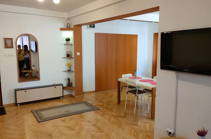 Chirie, 2 camere, mobilat, utilat, Transilvaniei. 300 E. Comision 0 anunturi imobiliare Bihor