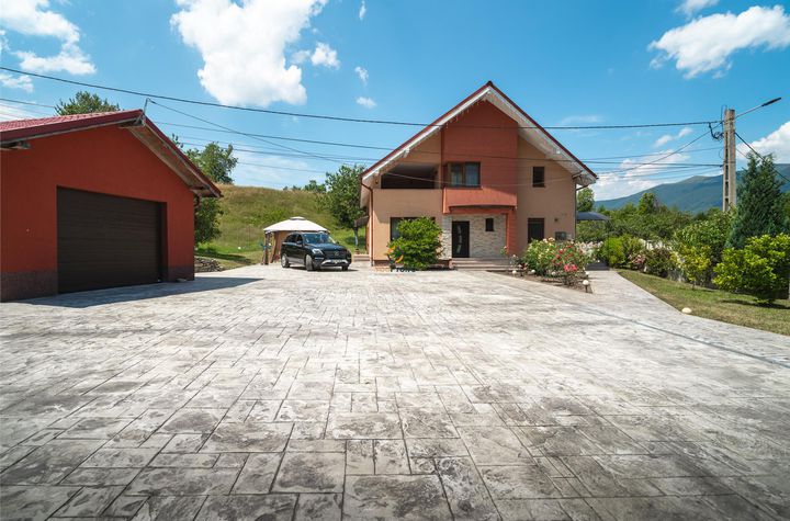 Casă - 4 camere de vanzare CENTRAL - Hunedoara anunturi imobiliare Hunedoara
