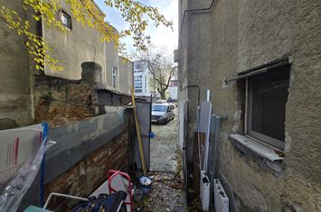 Constructie Ruina 42 mp pe strada Orzari colt Agricultori teren 90mp anunturi imobiliare Bucuresti