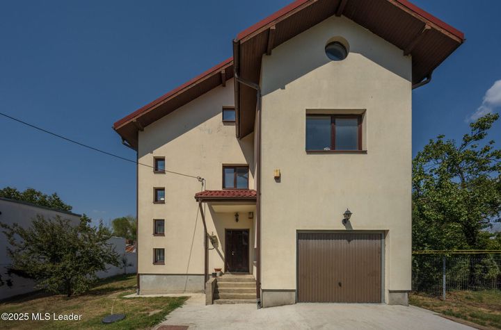 O proprietate imobiliara deosebita, formata din casa și mult teren! anunturi imobiliare Bucuresti